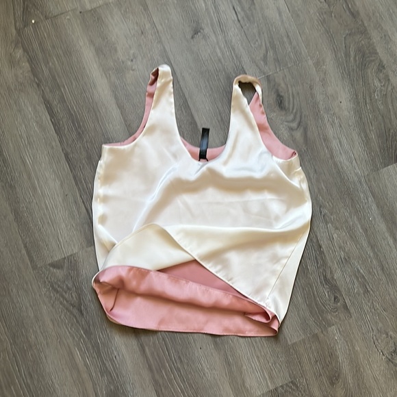 Express Reversible Tank Top - Picture 3 of 3